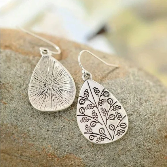Silver Leaf Vine Teardrop Earrings NWOT dangle - Picture 4 of 4